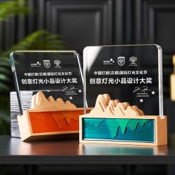 Custom solid wood crystal trophy, creative Chinese-style new design featuring mountain peaks, sales champion award for teams, traditional Chinese-style wooden medal customization