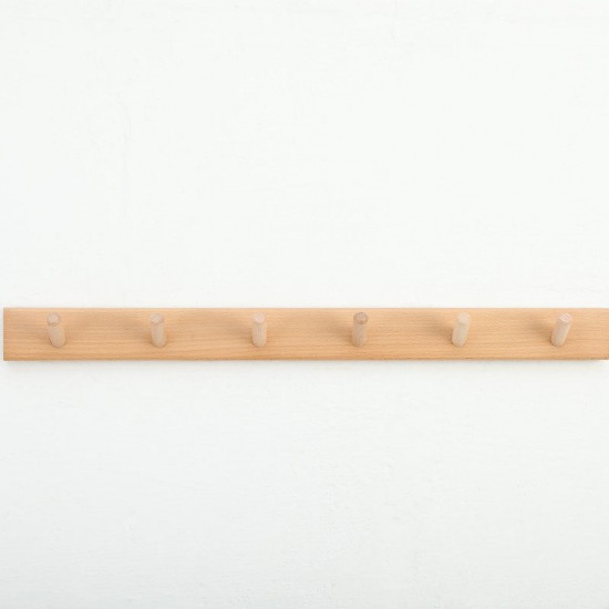 Wall-mounted wooden shelf for study