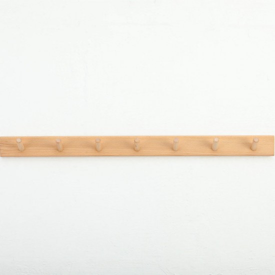 Wall-mounted wooden shelf for study