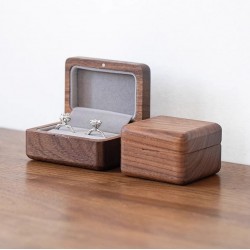 Wholesale Modern Solid Walnut Wooden Ring Storage Elegant Ring Box for Storage 