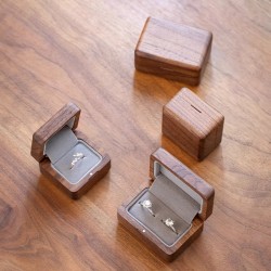 Wholesale Modern Solid Walnut Wooden Ring Storage Elegant Ring Box for Storage 