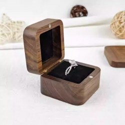 Hot Sale Wooden Engagement Ring Box Square Solid Walnut Wood Jewelry Storage Box With Magnet